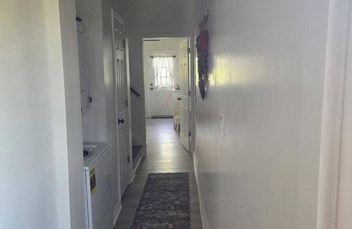 Peakland House | 3-bedroom, 2.5 bath bungalow beside the James River