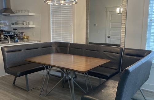 Radnor House | 3 bedroom 2.5 bath with free parking
