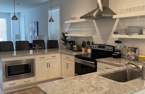 Radnor House | 3 bedroom 2.5 bath with free parking