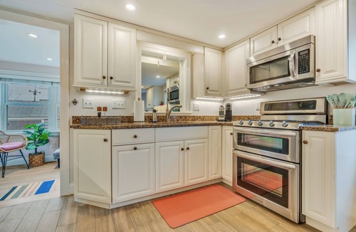 Ocean Park House | 3 Bedroom 2 bath spacious beach house - 2nd house in from the beach!
