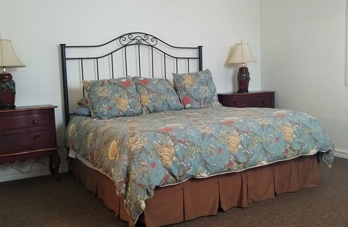 Mineola Apartment | 3 Bedroom 2 Bath apartment with wood-burning fireplace