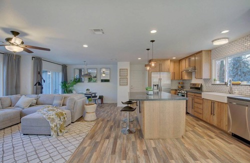 Grants Pass House | 3 Bedroom, 2 Bath, Clean, Bright, Modern Space, in a Quite, Modest Neighborhood