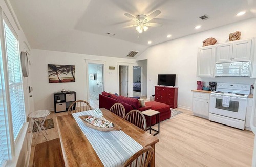 Rockport House | 3 bedroom 2 bath Coastal Cottage with Community Pool