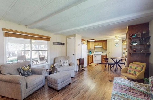 Murray House | 3-bedroom 2 bath home located steps fromna marina on Kentucky lake!