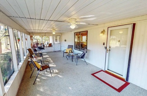 Murray House | 3-bedroom 2 bath home located steps fromna marina on Kentucky lake!