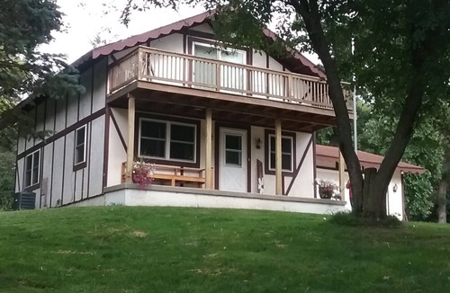 Mount Pleasant House | 3 Bedroom, 2 Bath House, Large Yard, 4 Miles From New Glarus, 10 Miles To Monroe