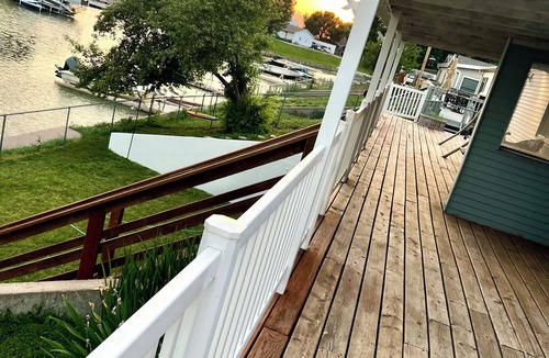 Elwood Cabin | 3-bedroom 2 bath lakehouse at Johnson's Lake