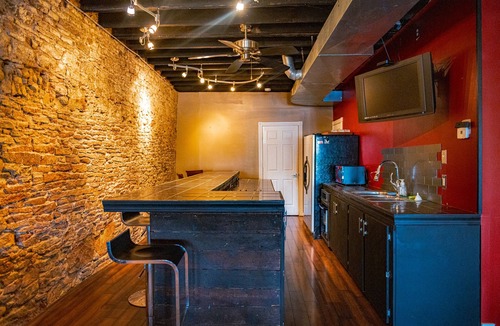 Peru Apartment | 3 Bedroom 2 bath. Living space and kitchen.