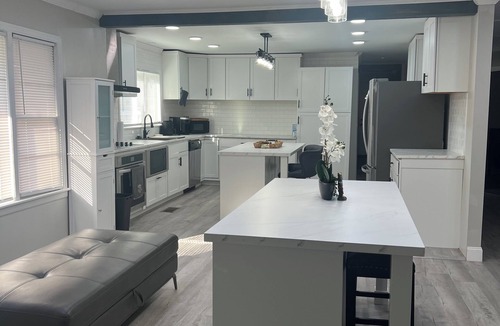 Bruce House | 3-bedroom 2 bath nice deck every convenience of home 30 minutes from Oxford