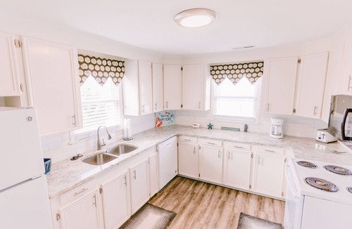 Murrells Inlet House | 3 bedroom-2 bathroom Beach house in the heart of Garden City/Murrells Inlet