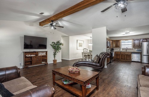 Thackerville House | 3-bedroom 2 bath W/Hot Tub Near Winstar