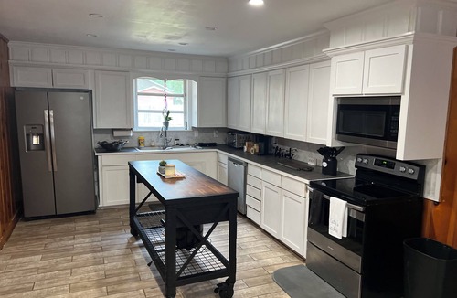 Columbia House | 3-bedroom; 2 Bath with family room, living room in tranquil Columbia, MS