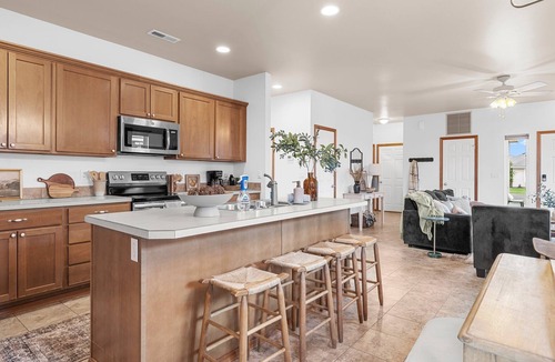 Kennewick House | 3 bedroom, 2 bath with fire pit and game room
