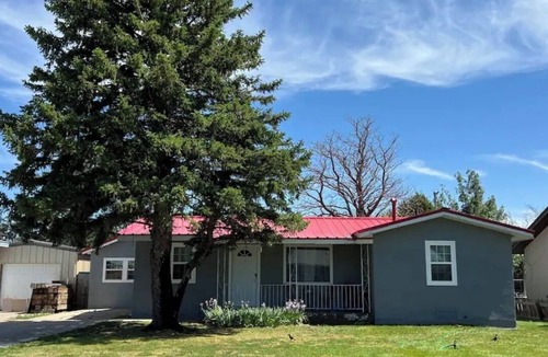 Clayton House | 3-bedroom, 2- Bathroom house in marvelous Clayton, NM with AC, WiFi!