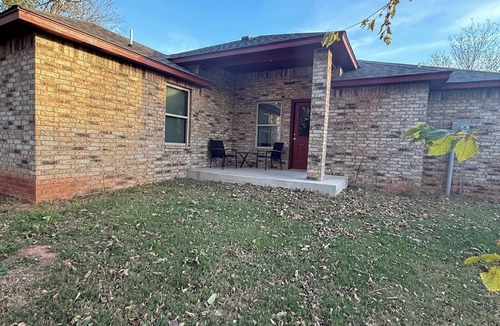 Chickasha House | 3-bedroom 2-bathrooms house in peaceful Chickasha/Downtown area