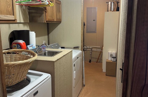 Cushing House | 3- bedroom 2 baths Barndominium in Cushing- Country/Western/Music/Pet Friendly
