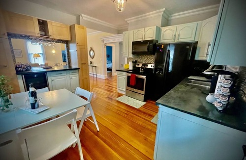 Egleston Square Apartment | 3-bedroom 2 baths beautiful victorian with WiFi, AC