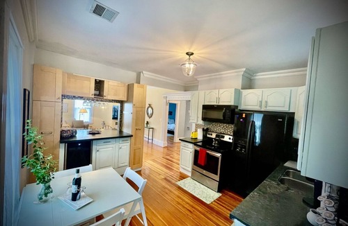 Egleston Square Apartment | 3-bedroom 2 baths beautiful victorian with WiFi, AC