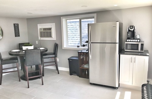 Walkerville Apartment | 3-bedroom/2 full bathroom apartment in Windsor, ON