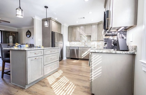 Farrell House | 3 Bedroom - 2 Kings - Near Tunica - Fire Pit & Screened Porch