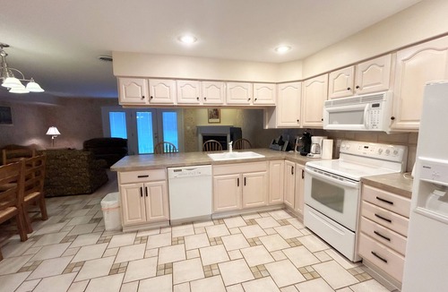 Benton Condo | 3 Bedroom, 3 Bath Condo