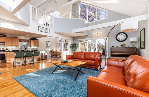 The Galena Territory House | 3 bedroom 3 bath, expansive views Treehouse feel
