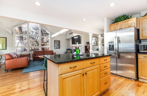 The Galena Territory House | 3 bedroom 3 bath, expansive views Treehouse feel