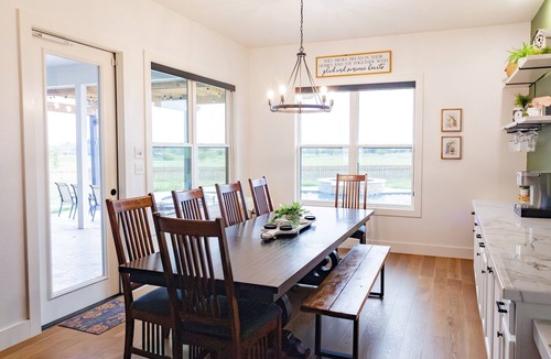 McLennan County Other | 3-bedroom 3-bath farmhouse Option with Hot Tub, Game room and Fireplace!