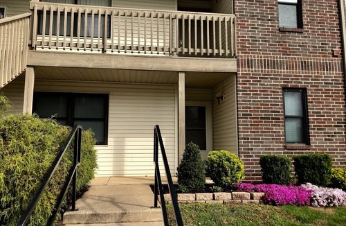 Table Rock Condo | 3 bedroom, 3 bath, indoor and outdoor pools, 2nd floor in gated Pointe Royale