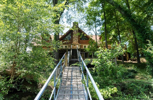 Pangburn House | 3 Bedroom 3 Bathroom Cabin on Little Red River w/Private Dock!