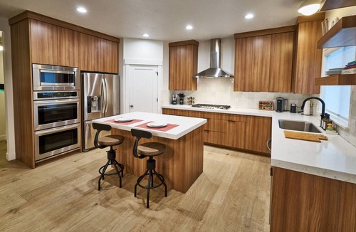 Midvale House | 3 Bedroom, 4 bed/3 Bath, Close to Mountains, Downtown and Airport