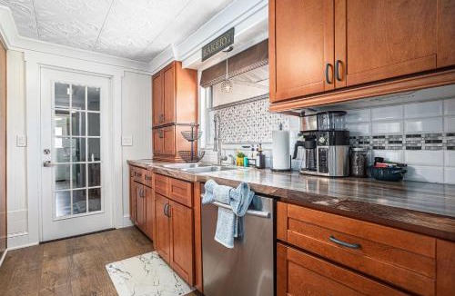 South Bradenton House | 3 bedroom, 6 beds, Heated Pool, Spa, BBQ, Fire Pit