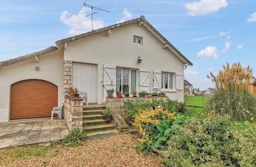 Dampierre-en-Burly House | 3 bedroom accommodation in Dampierre en burly