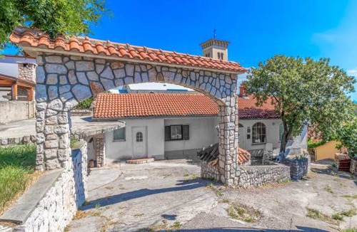Praputnjak House | 3 bedroom accommodation in Praputnjak