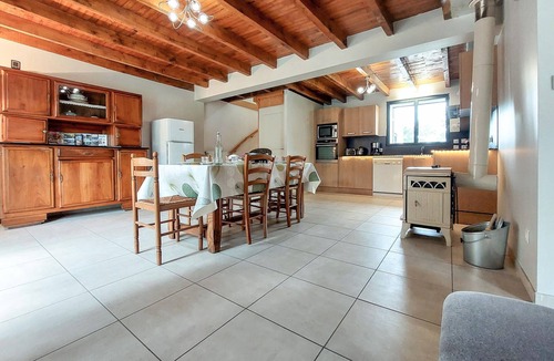 Saint-Hostien House | 3 bedroom accommodation in Saint-Hostien