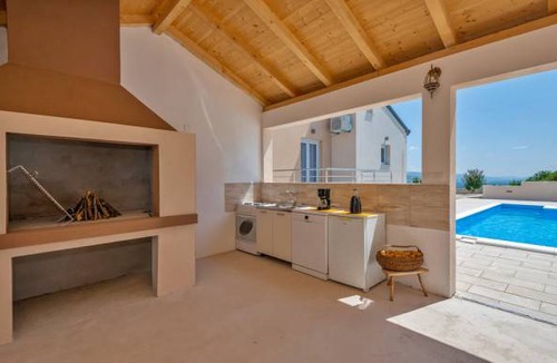 Lokvicici House | 3 bedroom accommodation in Lokvicici
