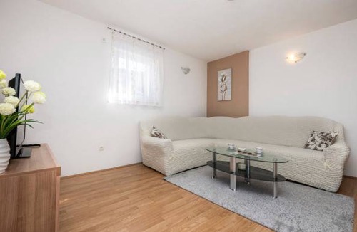 Lokvicici House | 3 bedroom accommodation in Lokvicici