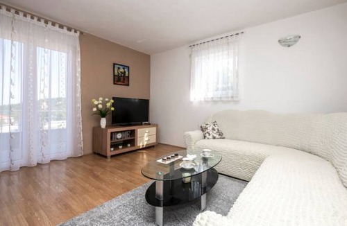 Lokvicici House | 3 bedroom accommodation in Lokvicici