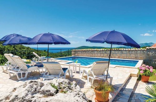 Popovici House | 3 bedroom accommodation in Radovcici