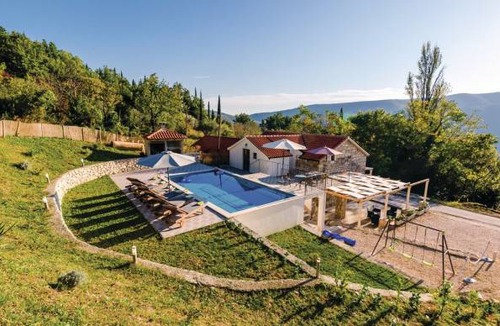 Vodovađa House | 3 bedroom accommodation in Dubravka