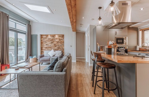 Bridgnorth Ski Chalet | 3 bedroom accommodation in Bridgnorth