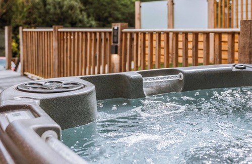 Bridgnorth Ski Chalet | 3 bedroom accommodation in Bridgnorth