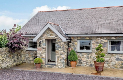 Bontnewydd Cottage | 3 bedroom accommodation in Caethro, near Caernarfon