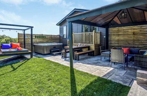 Raywell Ski Chalet | 3 bedroom accommodation in Raywell, Beverley