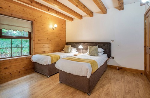 Mansfield Cabin | 3 bedroom accommodation in Edwinstowe