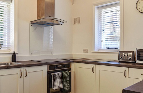 Highcliffe-on-Sea Cottage | 3 bedroom accommodation in Highcliffe