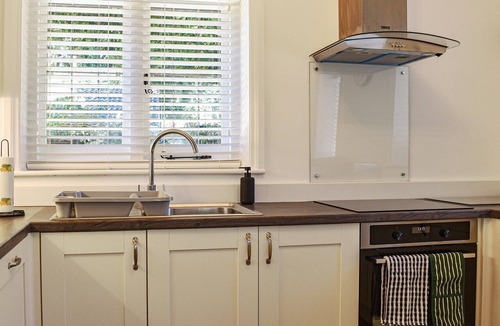 Highcliffe-on-Sea Cottage | 3 bedroom accommodation in Highcliffe