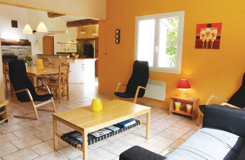 Mayres House | 3 bedroom accommodation in Mayres