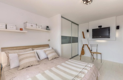Praputnjak House | 3 bedroom accommodation in Praputnjak