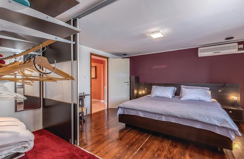Praputnjak House | 3 bedroom accommodation in Praputnjak